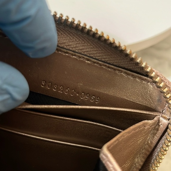 GUCCI PATENT LEATHER DEEP RED ZIP LONG WALLET. - Picture 10 of 17